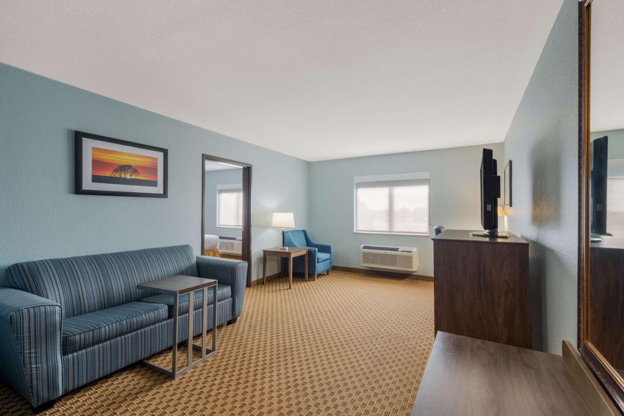 Best Western South Plains Inn & Suites Levelland Exterior photo